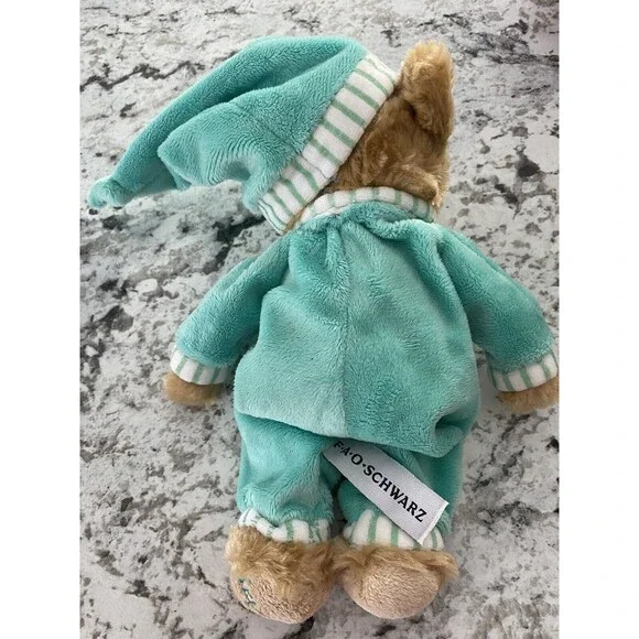 VGUC-11” FAO SCHWARZ Toys R Us TEDDY BEAR IN GREEN PAJAMAS Plush STUFFED ANIMAL - Picture 5 of 8